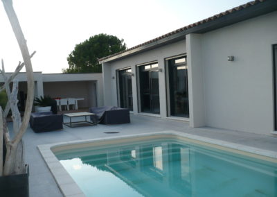 Maison contemporaine Laudun avec pool house