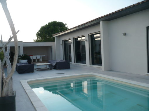 Maison contemporaine Laudun avec pool house